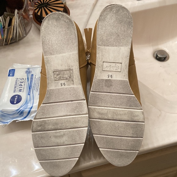 Style & Co Wedge Booties… Super cute and Comfy with a zipper on the inner side. - Picture 5 of 11